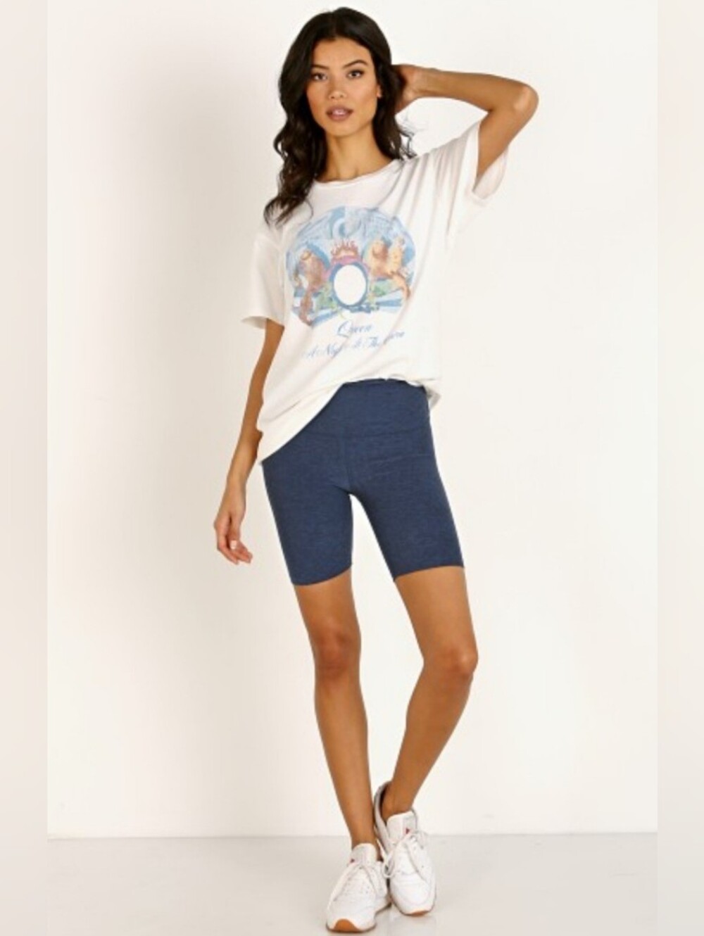 DAYDREAMER NWOT Queen Tee